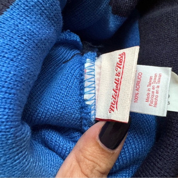 Mitchell & Ness OKC Thunder Cuffed Knit Beanie With Pom - Picture 3 of 3